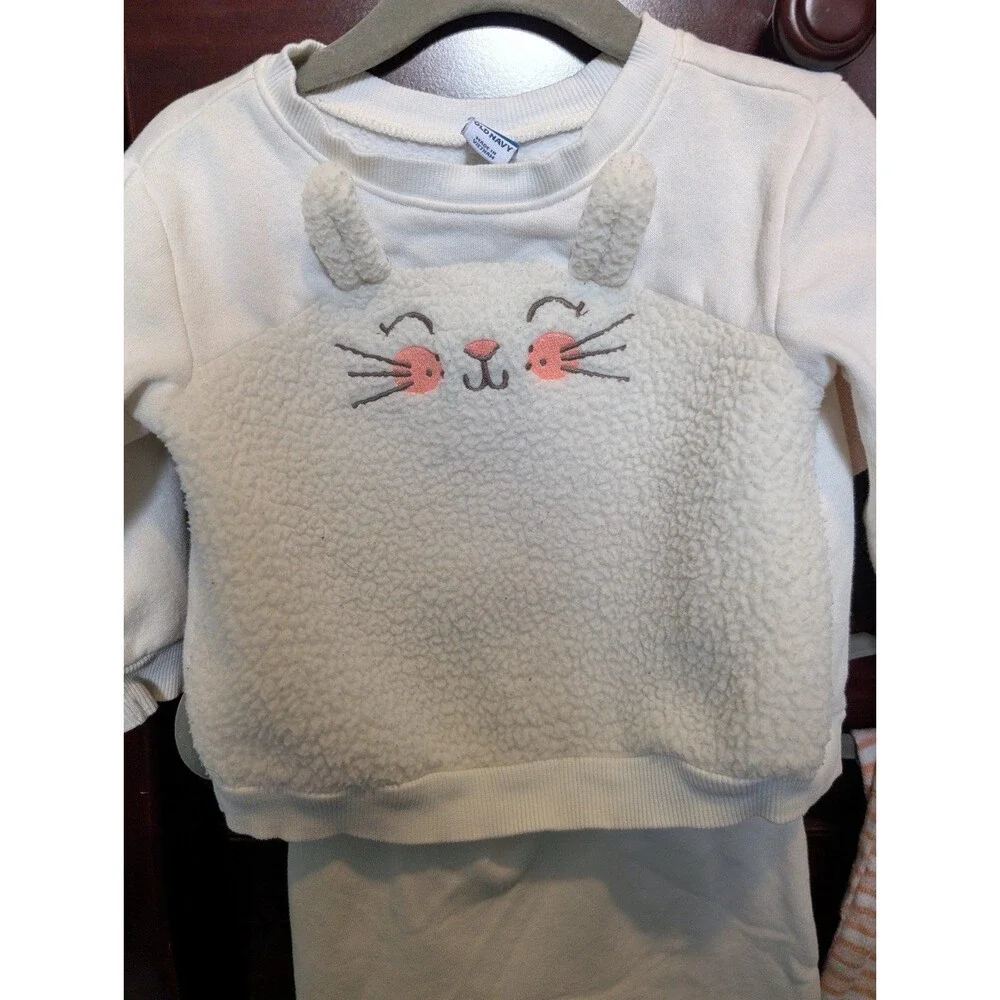 Old Navy Bundle of 2 Sweatshirt Jogger Sets 6-12 M